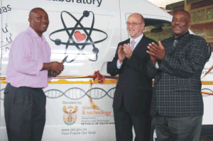 From left to right: Thami Mphokela - Science Centre Manager,